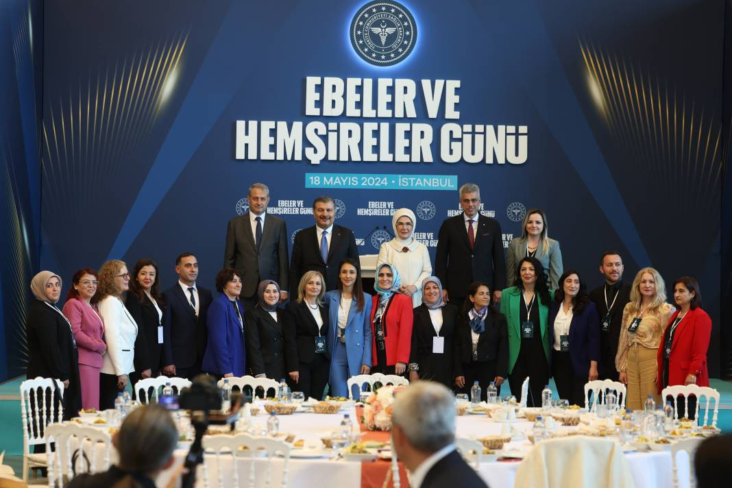 Emine Erdoğan İstanbul’da hemşire ve ebelerle bir araya geldi - Resim: 12